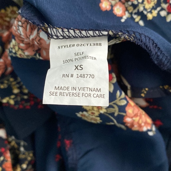 Sienna Sky XS Off the Shoulder Teen Women's Blue Floral Top Preowned - Picture 6 of 7